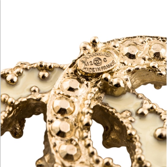 Chanel CC Crystal Enamel Brooch - Picture 4 of 4